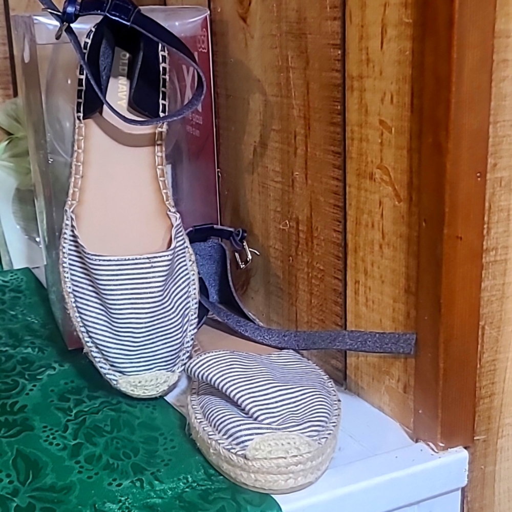Used Old Navy espadrille sandals